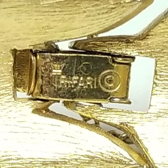 Vintage Crown Trifari Gold Tone Panel Chain Bangle Bracelet, Retro 60s 70s Style - Picture 2 of 6